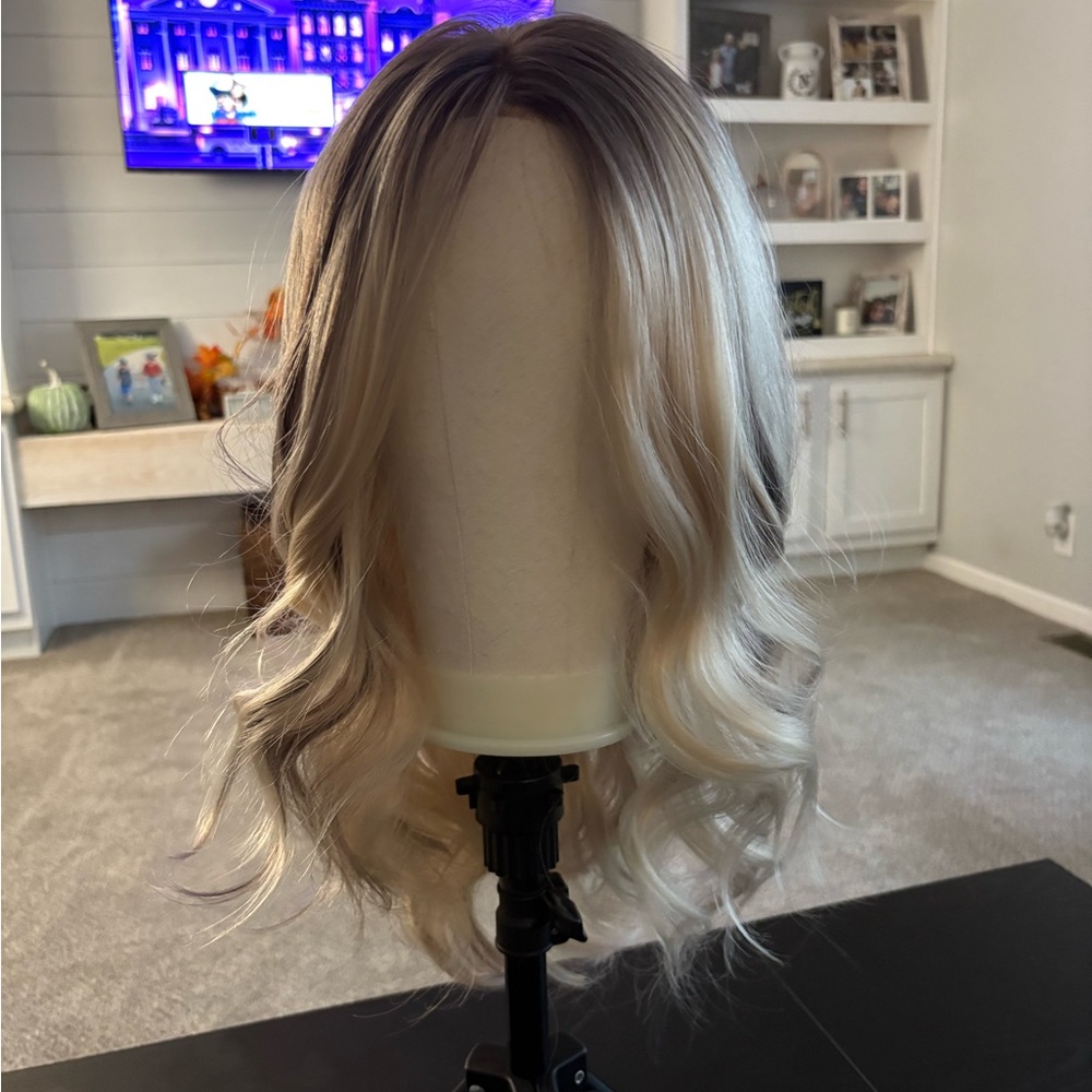 Chelsey smith crowns petite free parting blonde wig with low lights
